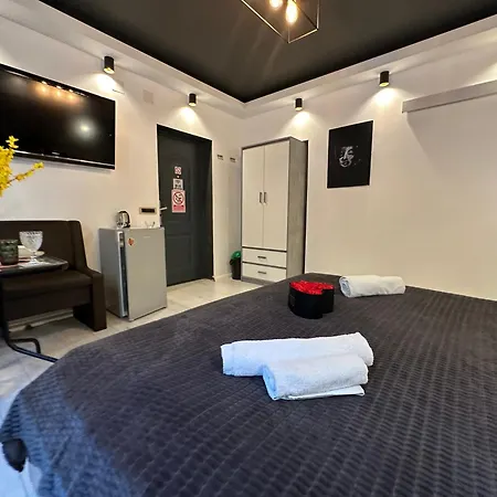 The Fame - Modern In Location & Parking Apartment Craiova