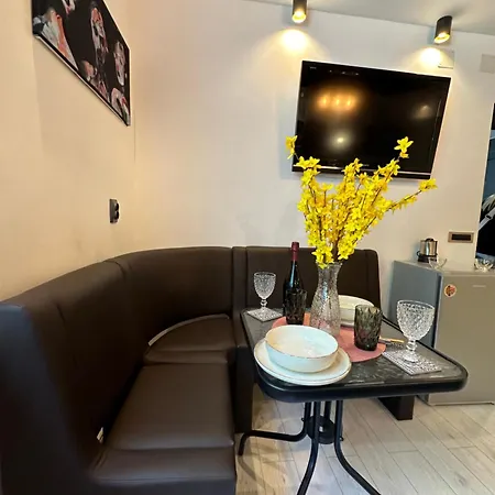 The Fame - Modern In Location & Parking