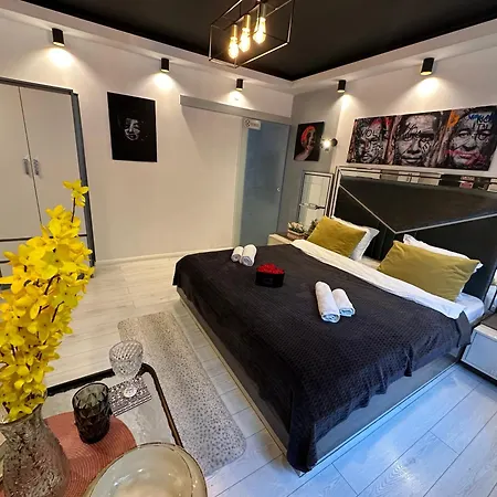 Apartment The Fame - Modern In Location & Parking *