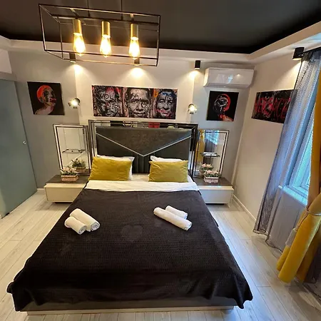 The Fame - Modern In Location & Parking *