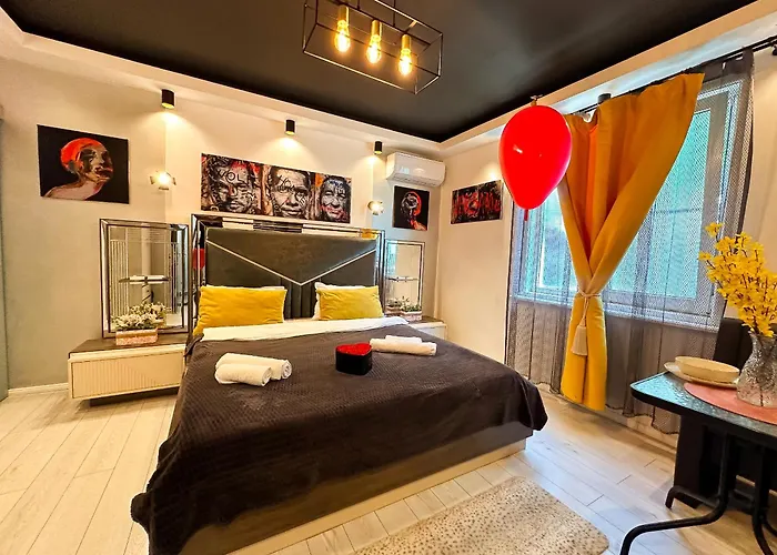 The Fame - Modern In Location & Parking *