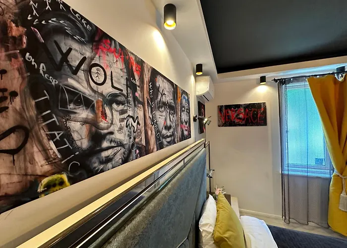 The Fame - Modern In Location & Parking Apartman *