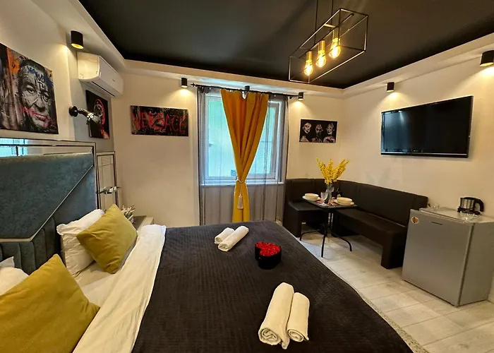 The Fame - Modern In Location & Parking Apartman