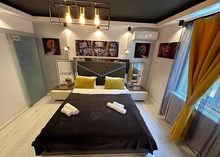 The Fame - Modern In Location & Parking *