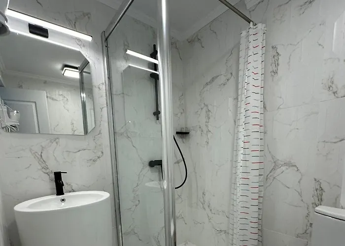 The Fame - Modern In Location & Parking Apartman *